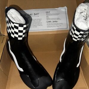 Vans Surf Boot with Black and White Design